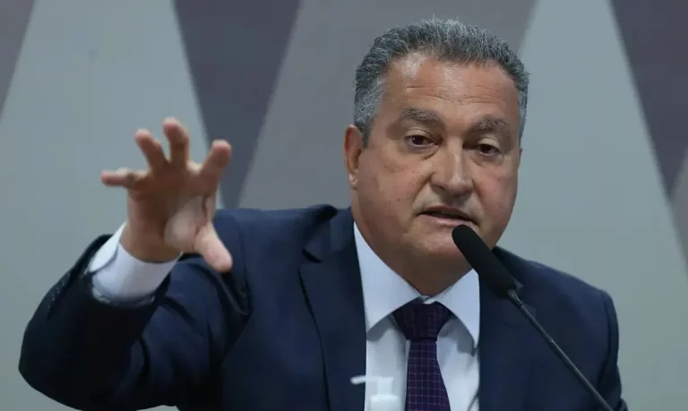 Rui Costa defende taxar super-ricos em 10% e ampliar isenção do Imposto de Renda para até R$ 5 mil