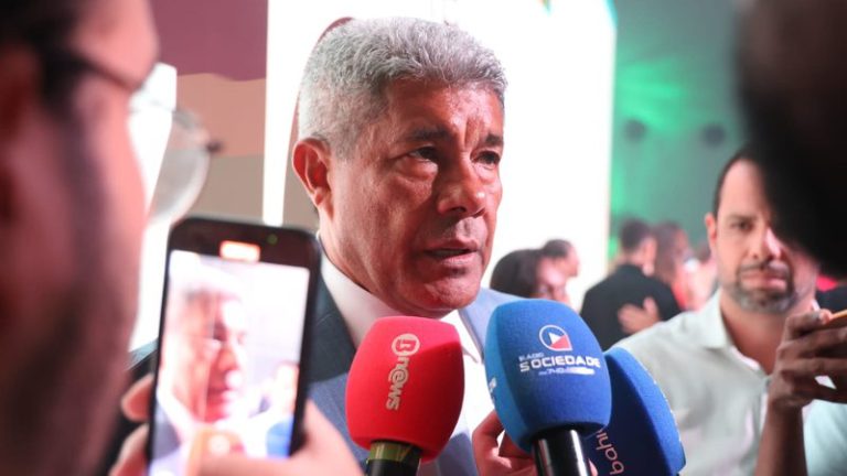 Jerônimo Rodrigues comenta possível greve de médicos e diz: “Damos o que podemos dar”