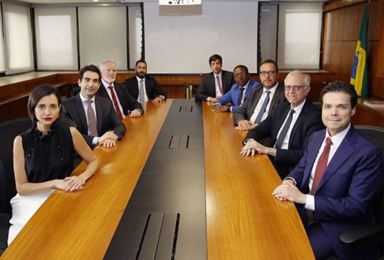 Banco Central mantém Selic em 15% e encerra ciclo de alta de juros no Brasil