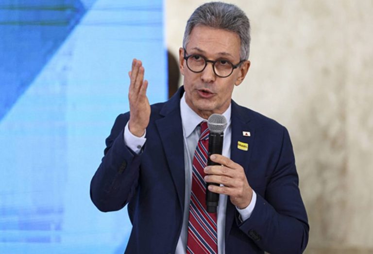 Romeu Zema critica Bolsa Família e defende mudanças no programa