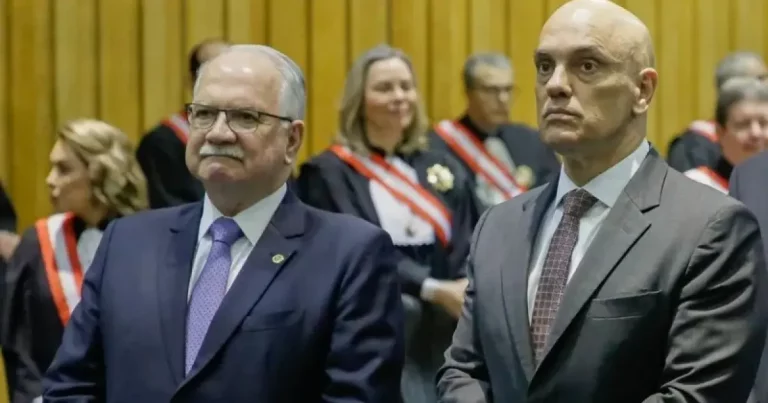 Fachin é eleito presidente do STF e Moraes assume vice-presidência para mandato de dois anos