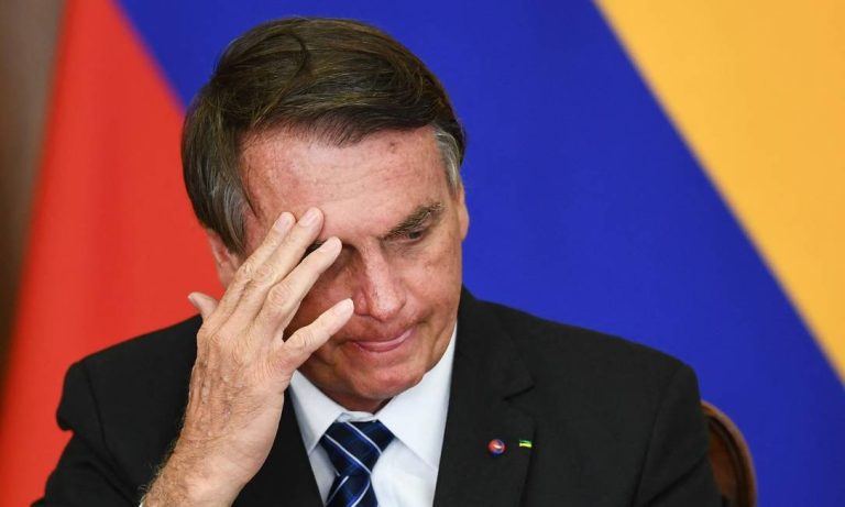 PGR pede reforço no monitoramento de Bolsonaro por risco de fuga antes de julgamento no STF