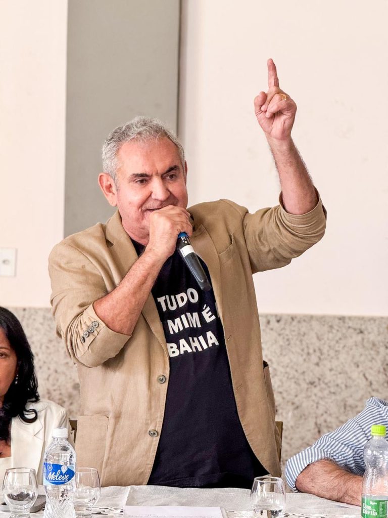 “O municipalismo tem que ser forte”, afirma Angelo Coronel em encontro com prefeitos da região de Irecê