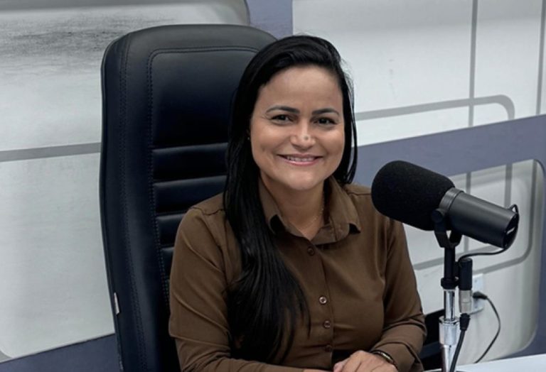 Com rompimentos e críticas, Débora Régis enfrenta início turbulento de gestão em Lauro de Freitas