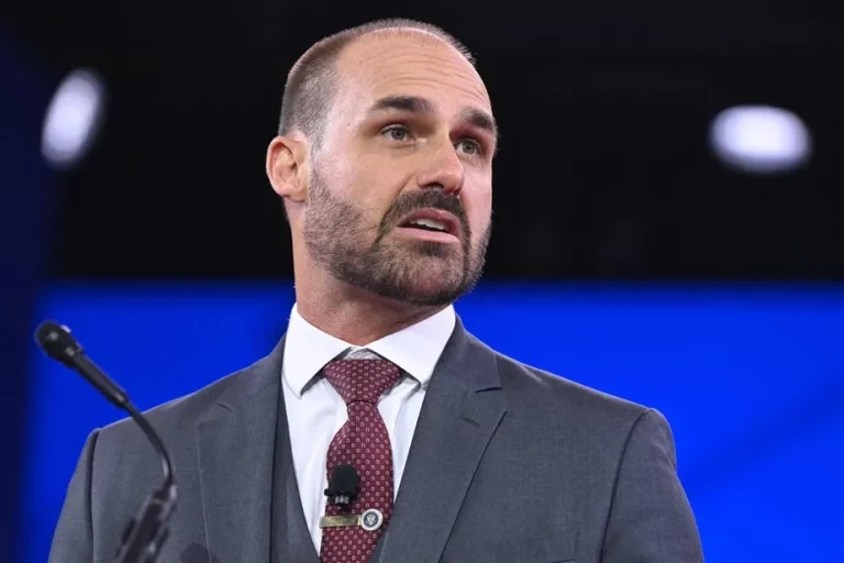 Eduardo Bolsonaro sugere envio de caças dos EUA ao Brasil após condenação de Jair Bolsonaro