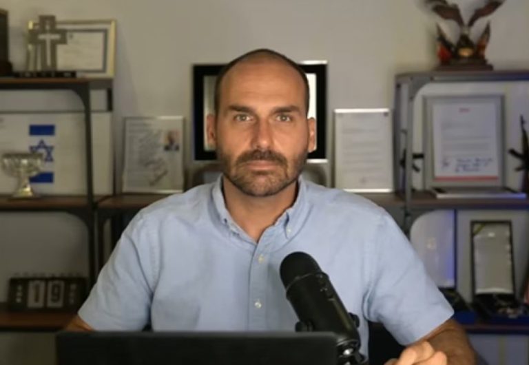 Eduardo Bolsonaro pede para atuar dos EUA, mas não comparece nem a sessões virtuais da Câmara