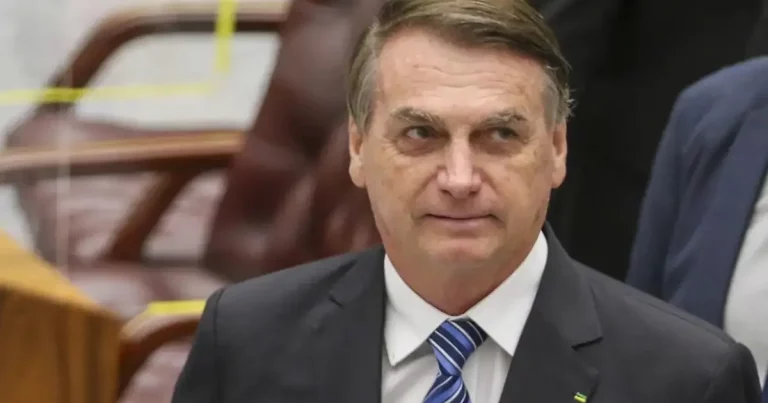 Defesa de Bolsonaro pede ao STF revogação da prisão domiciliar e medidas cautelares