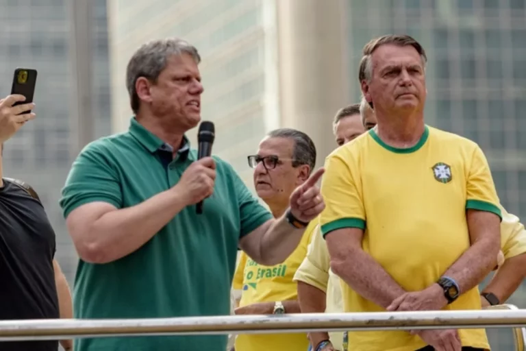Bolsonaro fecha apoio a Tarcísio para disputar Presidência em 2026