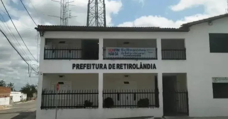 Vereadores de Retirolândia articulam CPI após denúncias e polêmica com foto de uísque