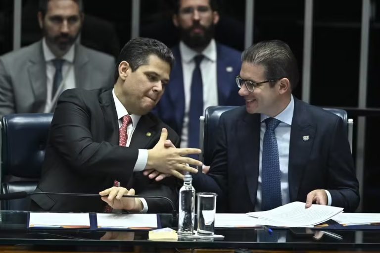 Deputados prometem retaliação após Senado rejeitar PEC da Blindagem e cobram defesa de Hugo Motta