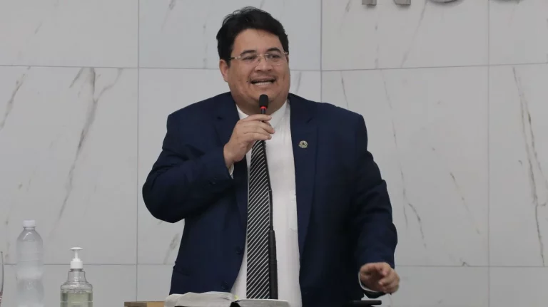 Tagner cobra explicações de Elinaldo sobre destino de R$ 45 milhões em emendas Pix em Camaçari