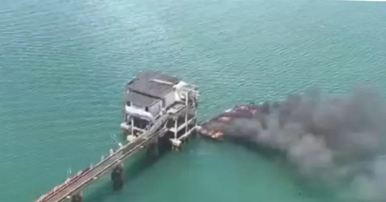 Homem sofre queimaduras após balsa pegar fogo em Madre de Deus e é transferido para o HGE