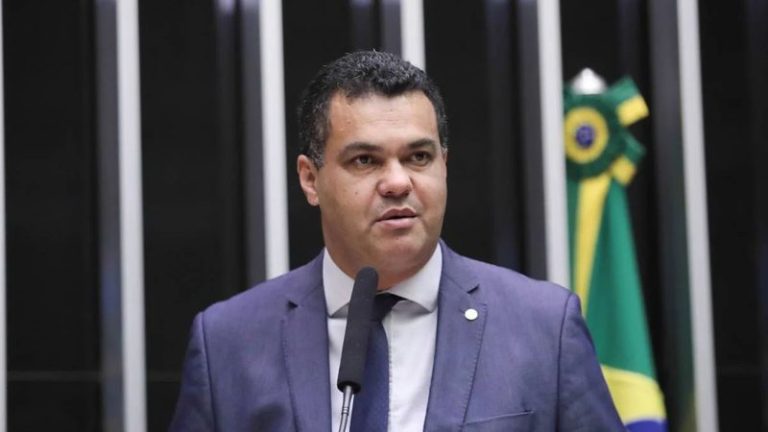 Deputado baiano é investigado por gastos de R$ 114 mil em combustível e reembolso à Câmara