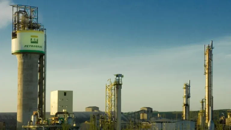 Petrobras reativa Fafen-BA e prevê geração de mais de 2 mil empregos na Bahia