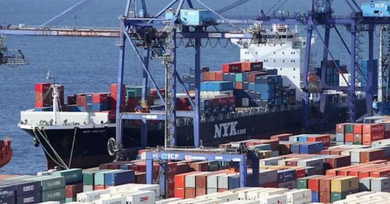 Brasil registra superávit de US$ 7 bilhões em outubro, mesmo após tarifaço dos EUA