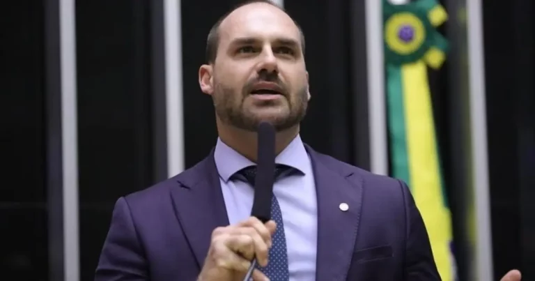 STF julga denúncia contra Eduardo Bolsonaro por coação em processo sobre trama golpista