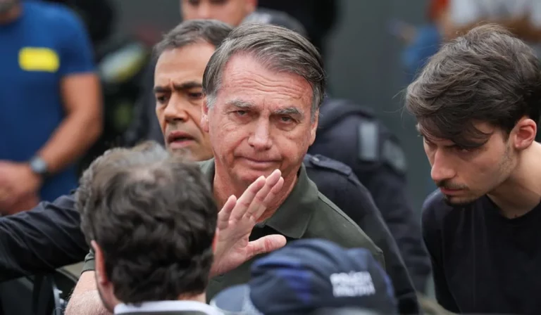 Defesa tenta última manobra para evitar prisão de Bolsonaro