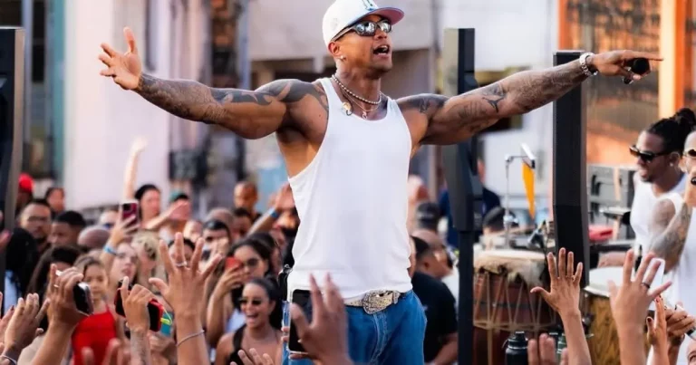 Léo Santana anuncia pausa na carreira em 2026 para acompanhar nascimento do segundo filho