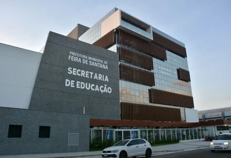 Feira de Santana abre concurso para professor com salário de R$ 5,2 mil e mil vagas