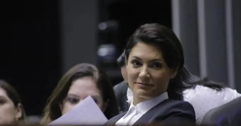 Michelle Bolsonaro se reuniu com Moraes antes de decisão que levou ex-presidente à Papudinha