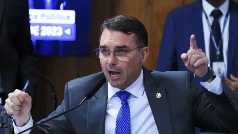 Flávio Bolsonaro escolhe Rogério Marinho para coordenar campanha presidencial no Nordeste