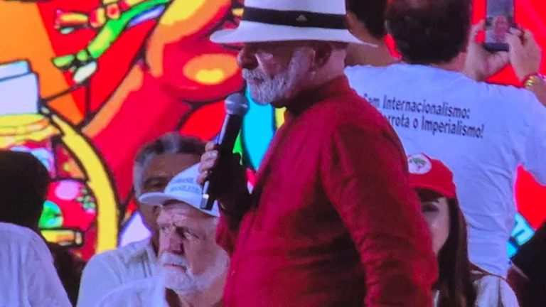 Lula alfineta Bolsonaro, Temer e Trump em Salvador e diz: “Sou um homem da paz”