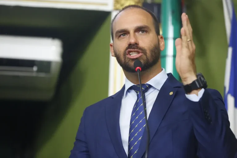 Eduardo Bolsonaro celebra apoio de Angelo Coronel a Flávio e projeta impacto na Bahia