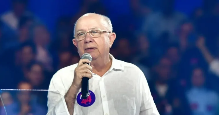 Ao lado de ACM Neto, Zé Ronaldo volta a falar em “fila da morte” e rebate Jerônimo