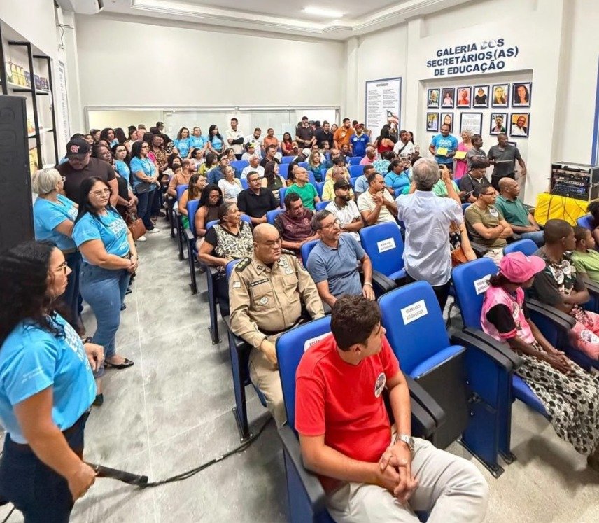 Prefeitura de Bom Jesus da Lapa inaugura nova sede da Educação e entrega veículos escolares 2 Bom Jesus da Lapa,Prefeitura de Bom Jesus da Lapa,nova sede da Educação