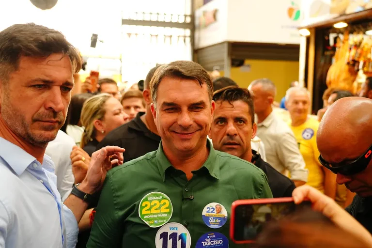 Fala de Joice Hasselmann sobre Flávio Bolsonaro volta a viralizar nas redes