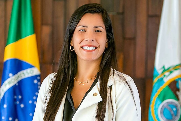 Justiça proíbe deputada do PL de incentivar demissão de eleitores de Lula e prevê multa de R$ 5 mil